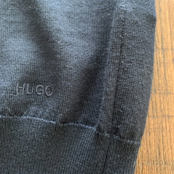 Hugo Boss 100% virgin wool , almost New - Picture 4 of 4